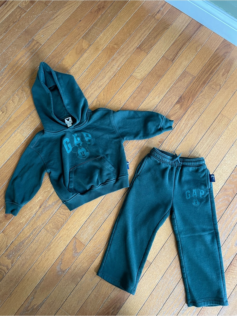 Disney x GAP Kids Emerald Green Hoodie Jogger Set 3T Toddler Sweatsuit - Picture 5 of 6